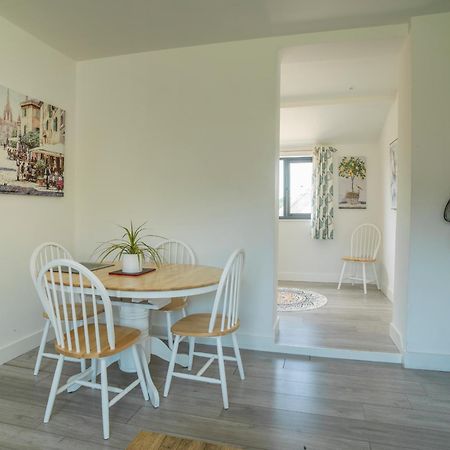 Stunning Modern Apartment In The Cotswolds Chalford ภายนอก รูปภาพ