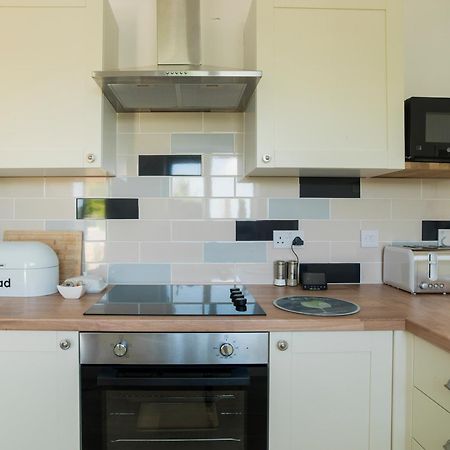 Stunning Modern Apartment In The Cotswolds Chalford ภายนอก รูปภาพ