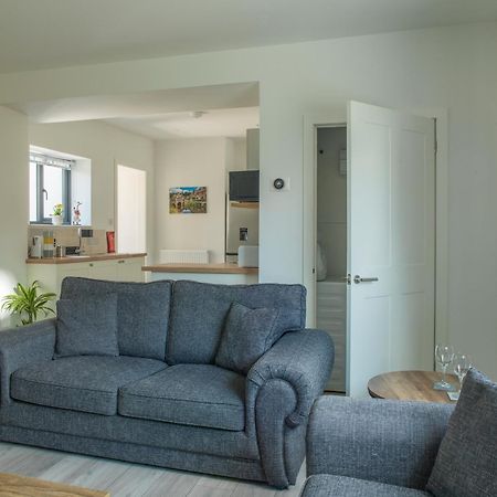 Stunning Modern Apartment In The Cotswolds Chalford ภายนอก รูปภาพ