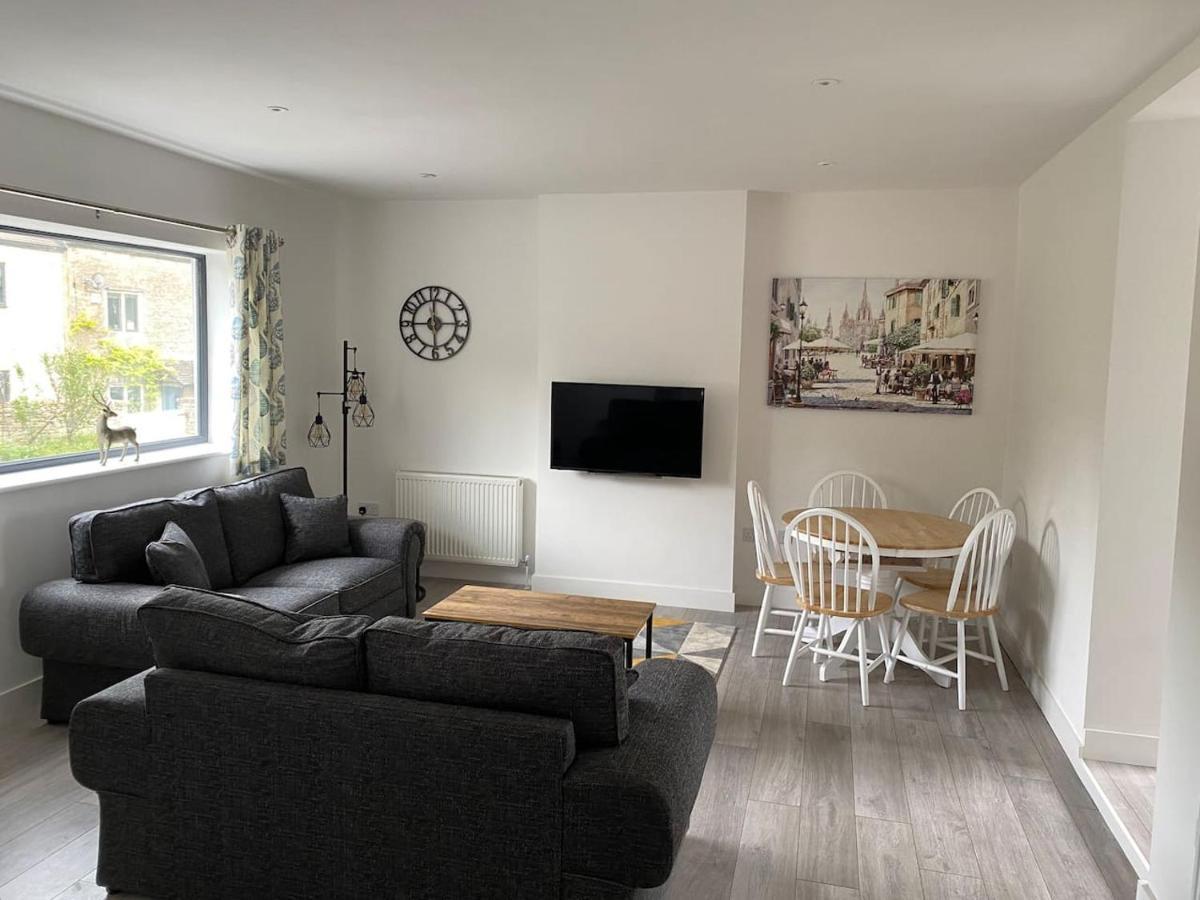 Stunning Modern Apartment In The Cotswolds Chalford ภายนอก รูปภาพ