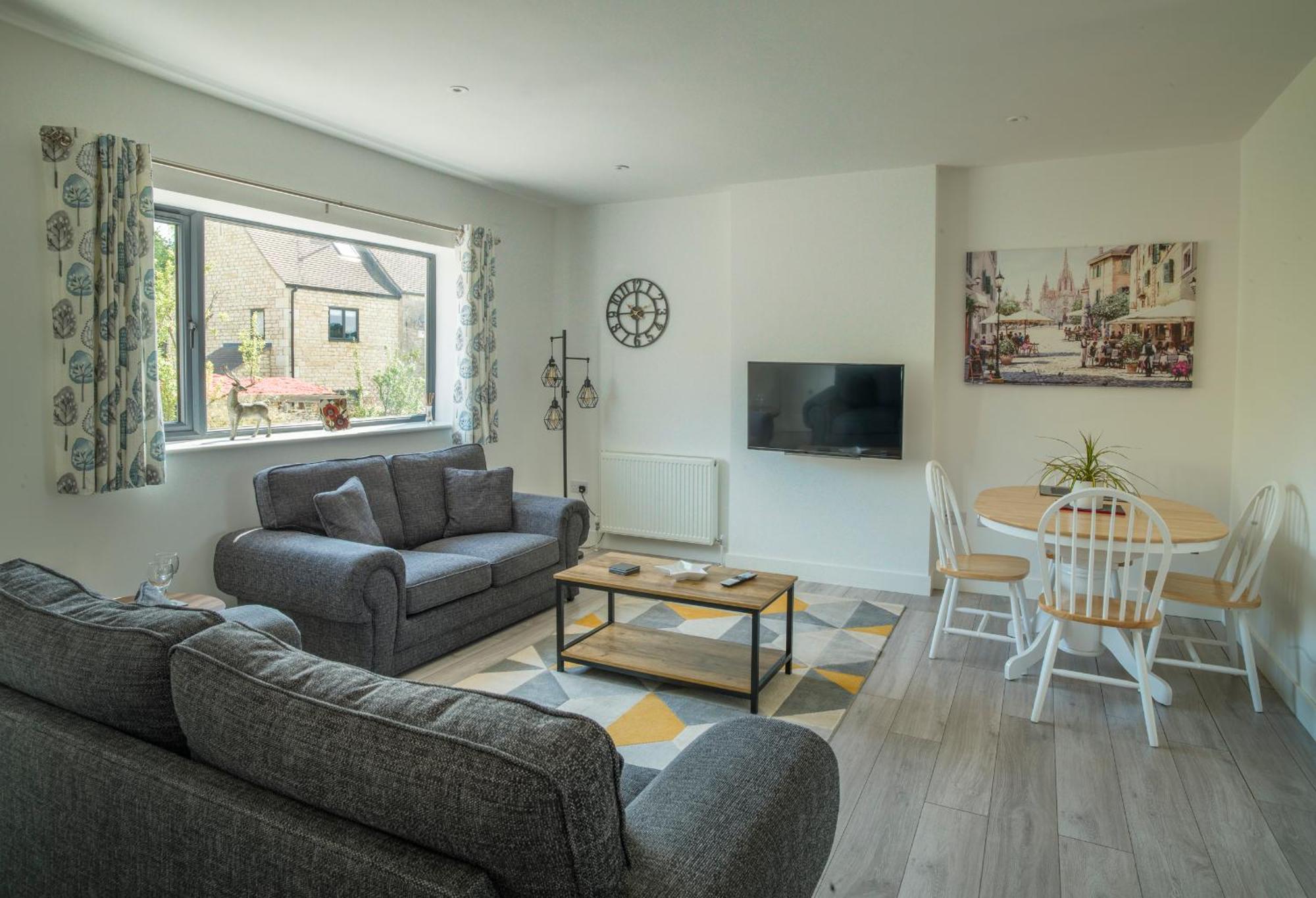 Stunning Modern Apartment In The Cotswolds Chalford ภายนอก รูปภาพ